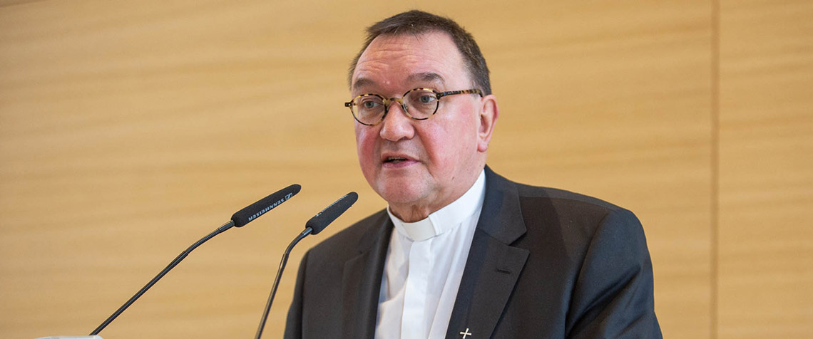 Bischof Prof. Dr. Martin Hein bei seinem Bericht vor der Landessynode. (Foto: medio.tv/Schauderna)