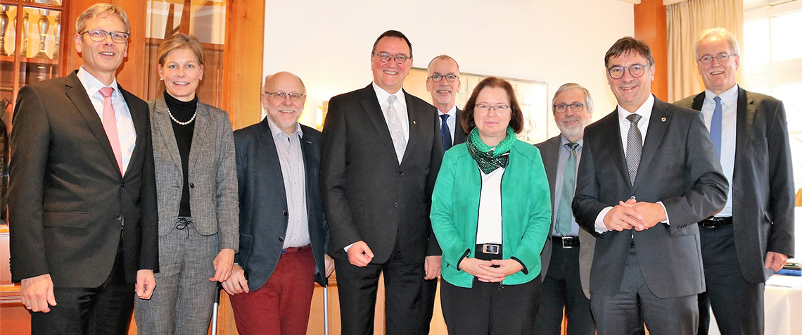 Die Teilnehmerinnen und Teilnehmer der Konsultation im Hotel Schubert in Lauterbach. (Foto: EKHN)