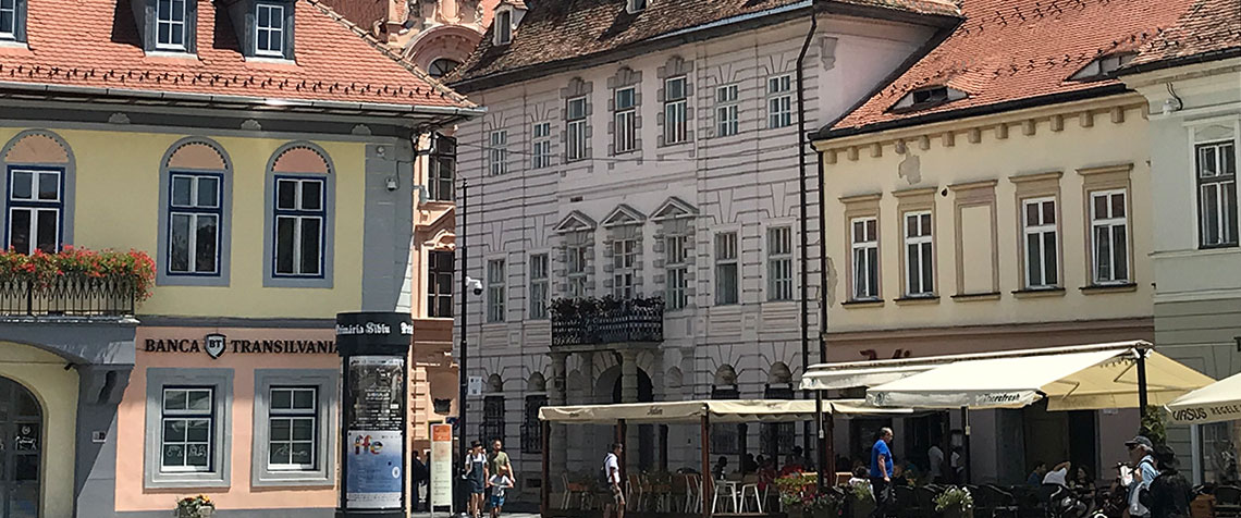 Das Bischofspalais der Evangelischen Kirche A.B. in Rumänien mit Gästezimmern am Großen Ring in Hermannstadt. (Foto: privat)