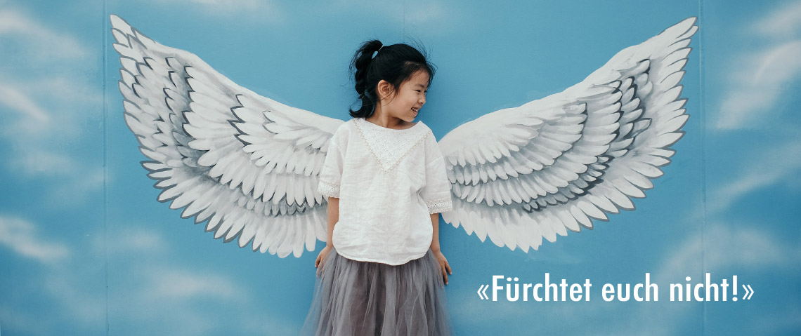Im Evangelium nach Lukas heißt es: «Und der Engel sprach zu ihnen: Fürchtet euch nicht! Siehe, ich verkündige euch große Freude, die allem Volk widerfahren wird; denn euch ist heute der Heiland geboren, welcher ist Christus, der Herr, in der Stadt Davids.» (Lukas 2,10-11)
