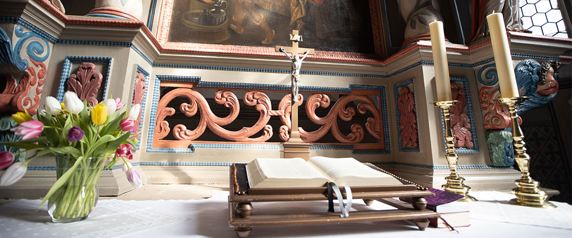 Altar in der Evangelischen Kirche St. Georg in Mengeringhausen bei Bad Arolsen. (Foto: medio.tv/Schauderna)