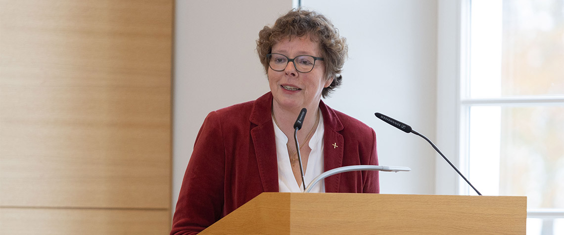 Bischöfin Dr. Beate Hofmann während ihres Berichts vor der Synode. (Foto: medio.tv/Schauderna) 