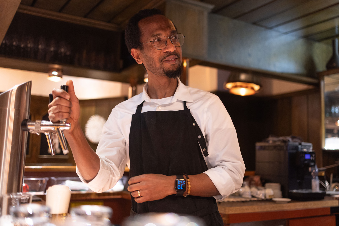 Alazar Kidane im Restaurant