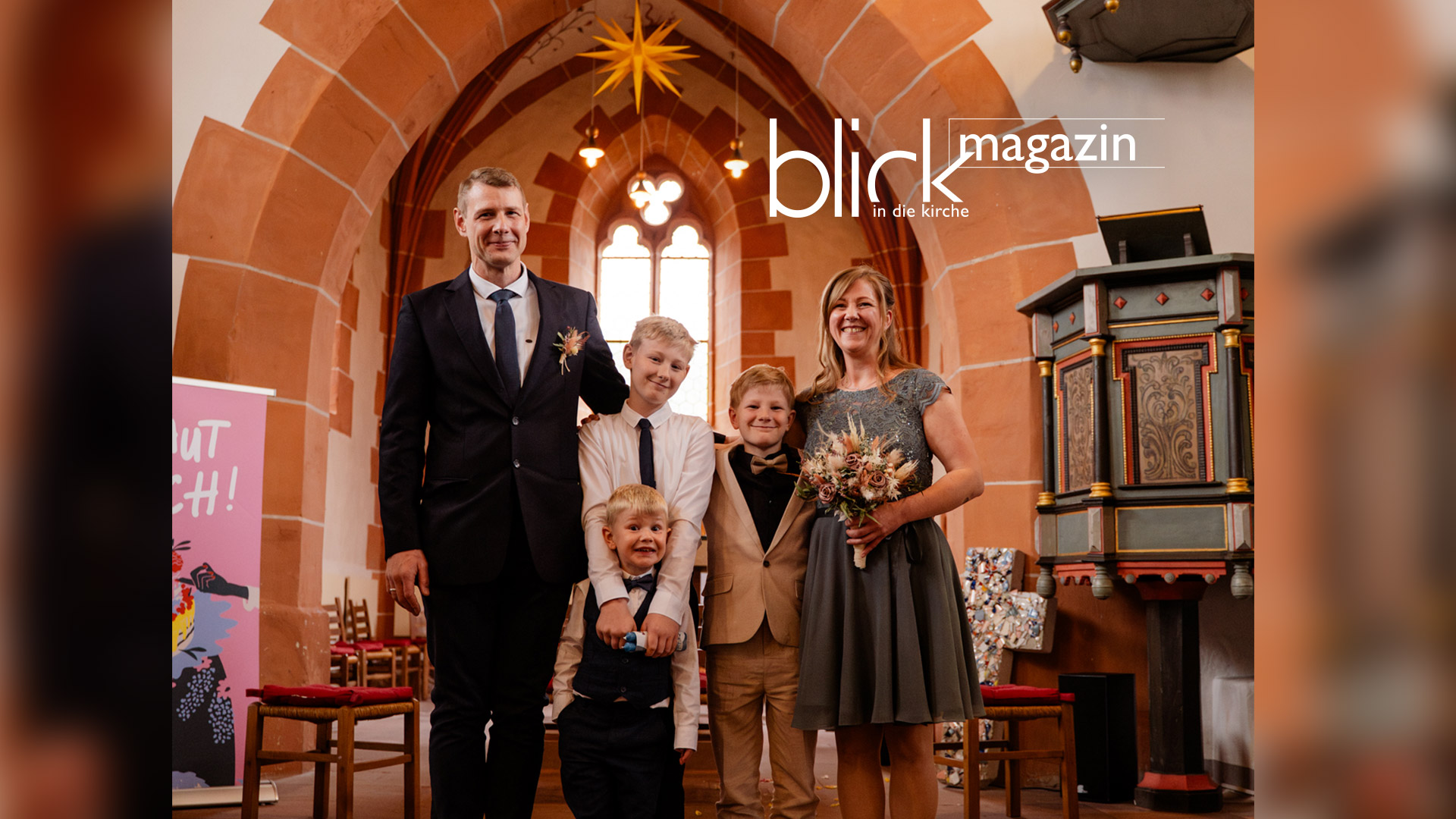 Die zweite Hochzeit: 2013 hatten Ina und Marco Wagner geheiratet, dieses Jahr holten sie die kirchliche Trauung in Hebel nach. Die Söhne Ole, Emil und Pepe feierten mit