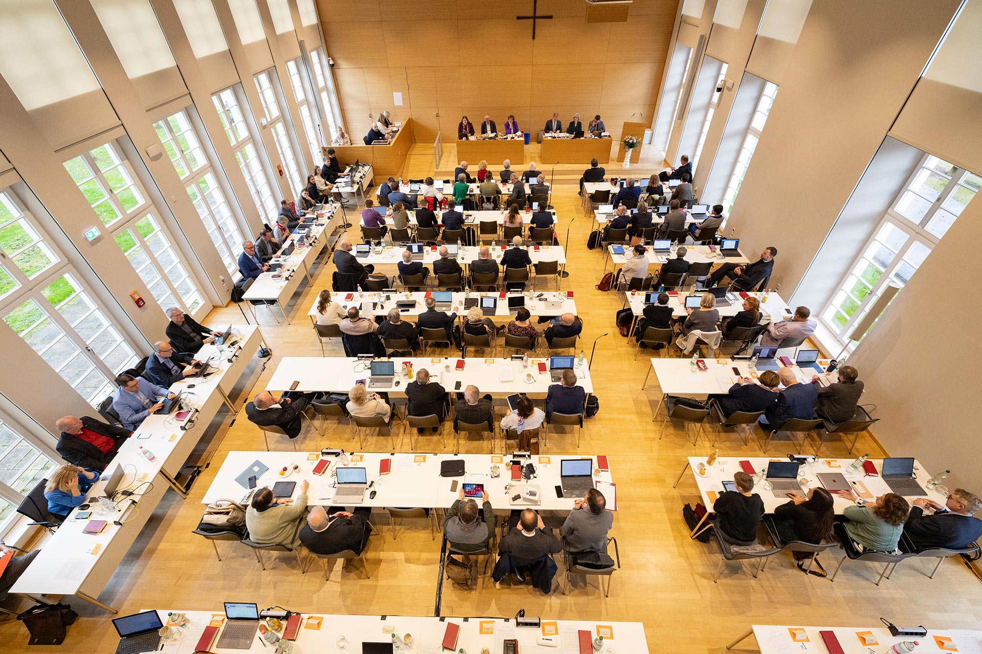 Blick in den Synodalsaal der Evangelischen Tagungsstätte Hofgeismar