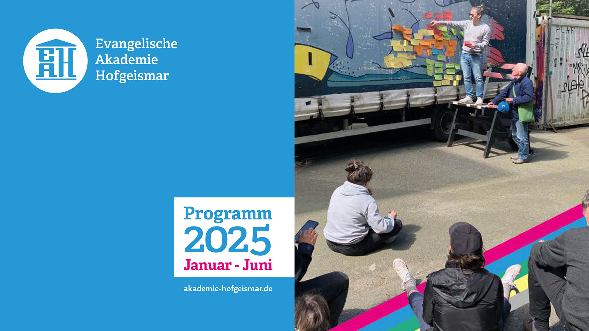 Unser Foto zeigt Ausschnitte aus dem Titelblatt des neuen Halbjahresprogramms der Akademie