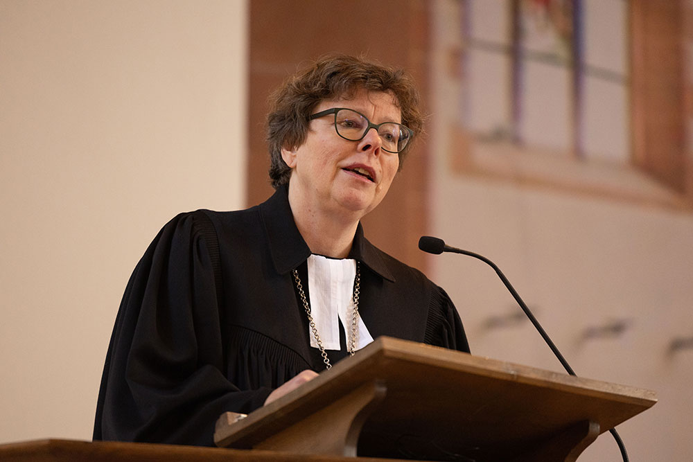Bischöfin Dr. Beate Hofmann während ihrer Predigt