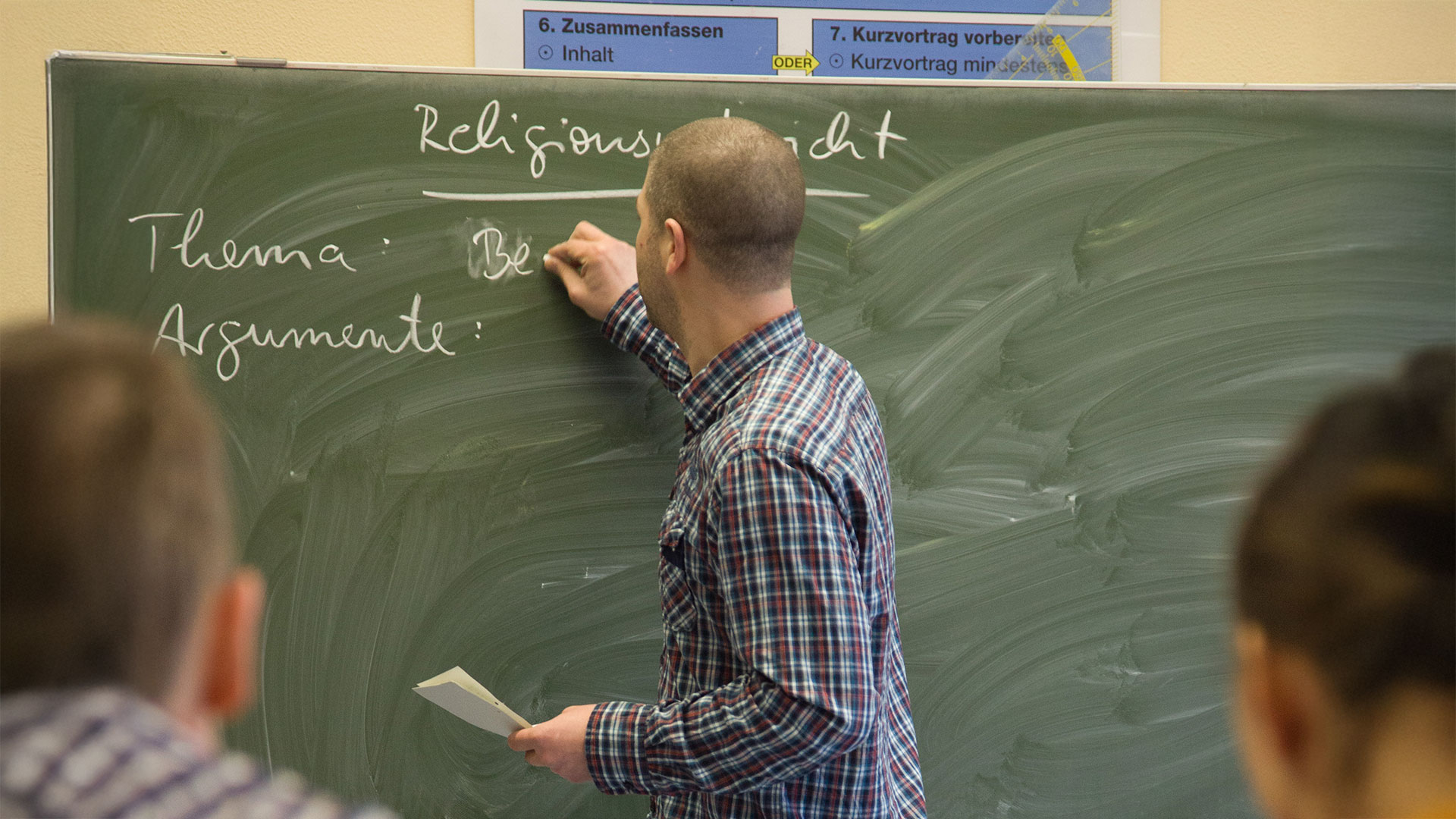 Religionsunterricht in der Drei-Burgen-Schule in Felsberg. Religionsunterricht in der Drei-Burgen-Schule in Felsberg.