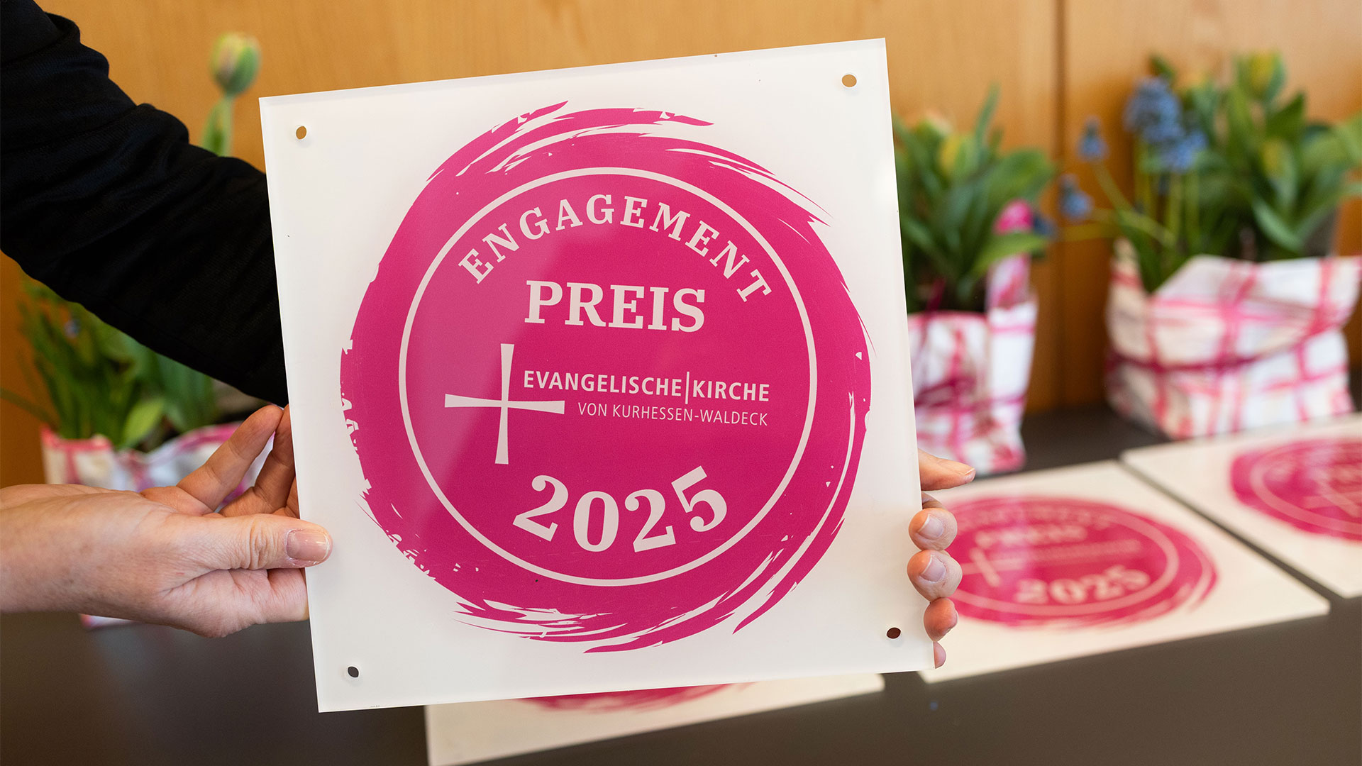 Fünf Projekte und Initiativen wurden am Samstag im Kasseler Haus der Kirche mit dem Engagementpreis der EKKW ausgezeichnet.