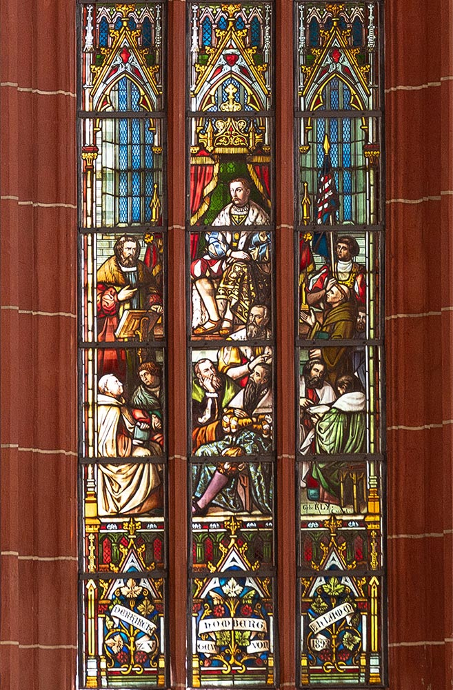Ausschnitt aus dem Reformationsfenster in der Homberger Stadtkirche St. Marien Ausschnitt aus dem Reformationsfenster in der Homberger Stadtkirche St. Marien