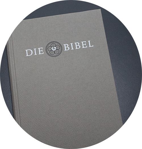 Das Foto zeigt eine Ausgabe der Lutherbibel Das Foto zeigt eine Ausgabe der Lutherbibel