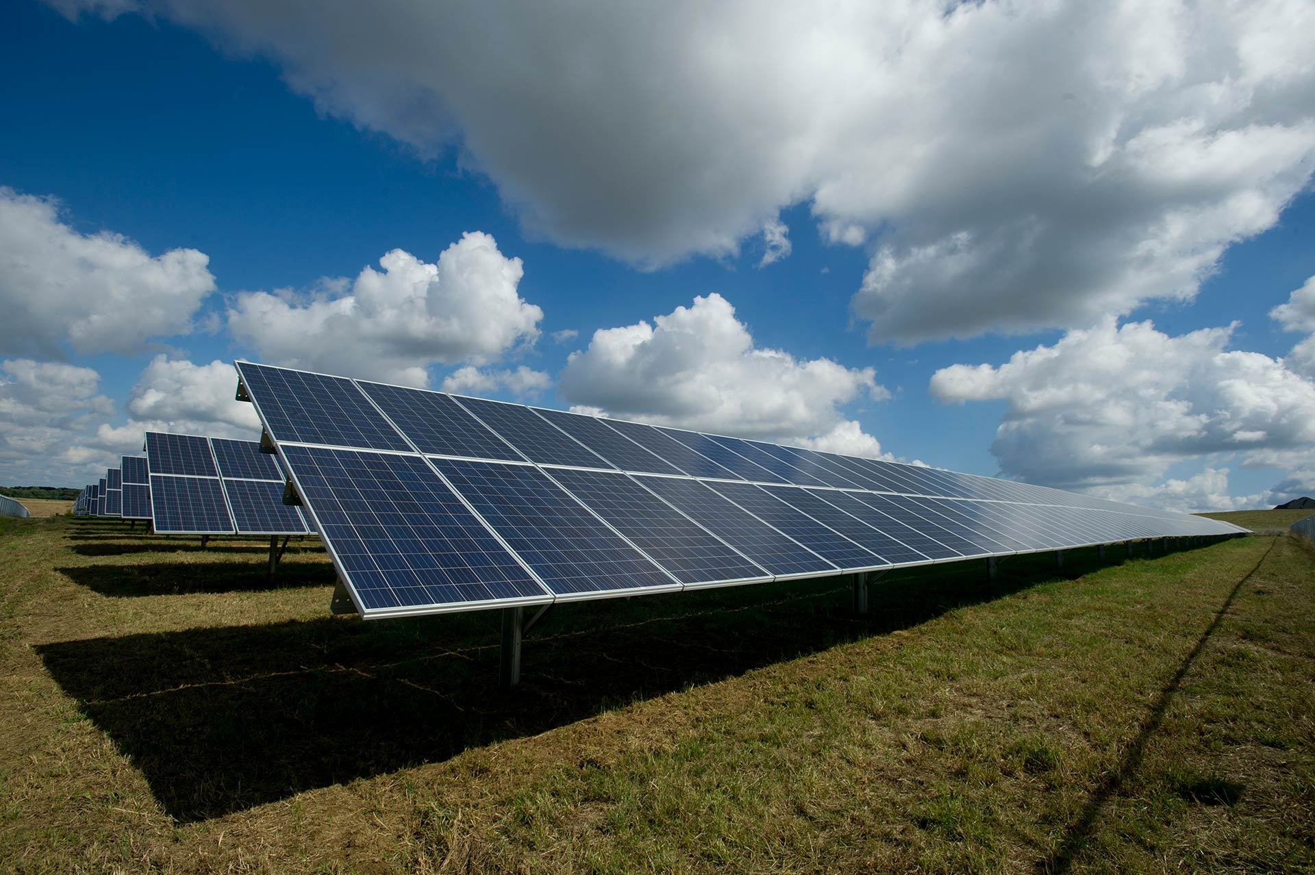 Kooperationsvertrag mit hep solar: EKKW prüft Potenzial für Solarparks