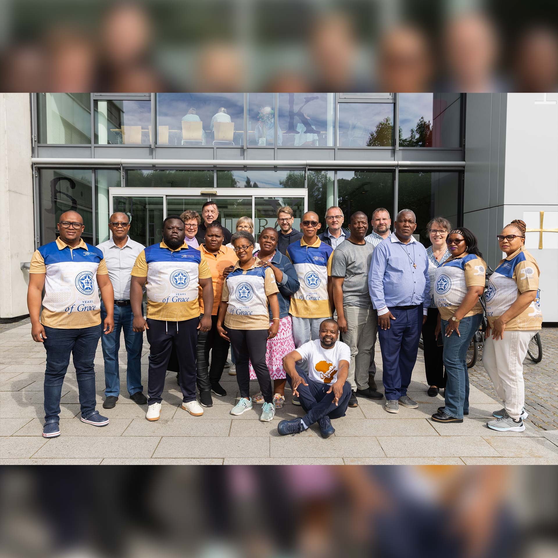 Zu den internationalen Gästen gehörten zwölf Delegierte aus den Partnerschaften der EKKW. Unser Foto entstand während des Besuchs bei Bischöfin Dr. Beate Hofmann im Kasseler Haus der Kirche.