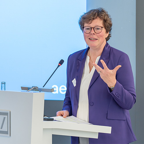 Portraitfoto von Bischöfin Dr. Beate Hofmann