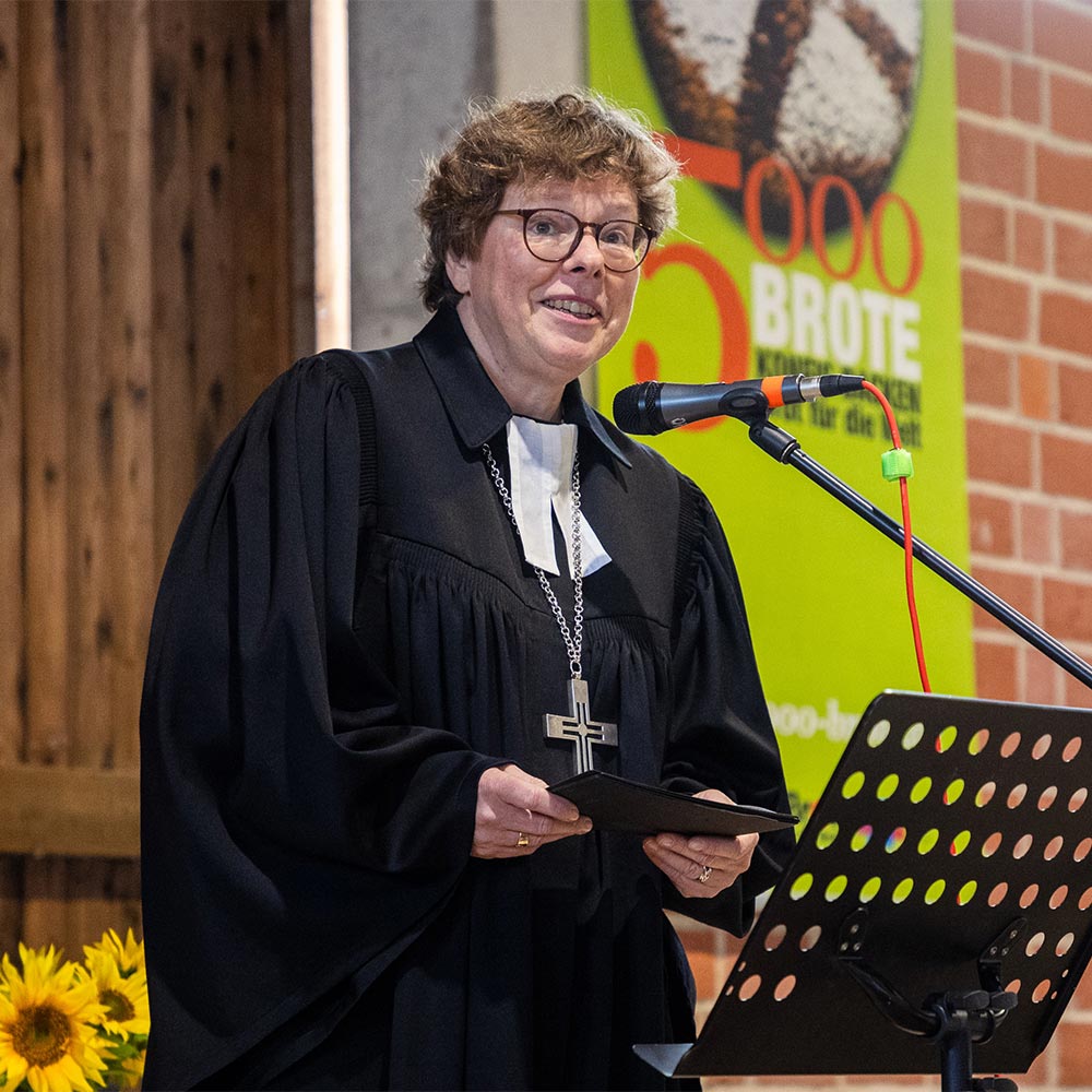 Bischöfin Dr. Beate Hofmann während ihrer Predigt in Vellmar Bischöfin Dr. Beate Hofmann während ihrer Predigt in Vellmar