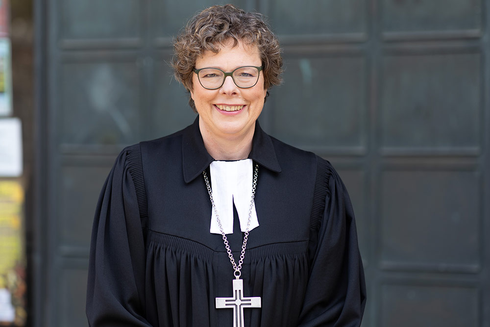 Portraitfoto von Bischöfin Dr. Beate Hofmann