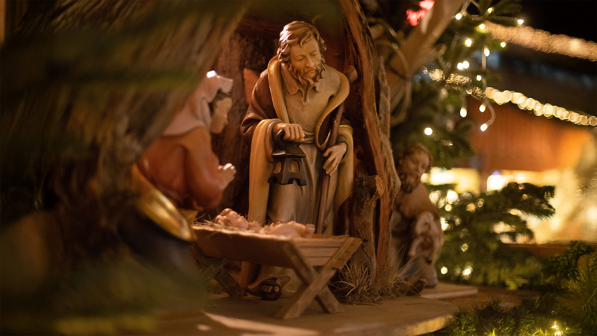 Weihnachtskrippe mit Maria, Josef und dem Jesuskind