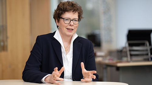 Portraitfoto von Bischöfin Beate Hofmann