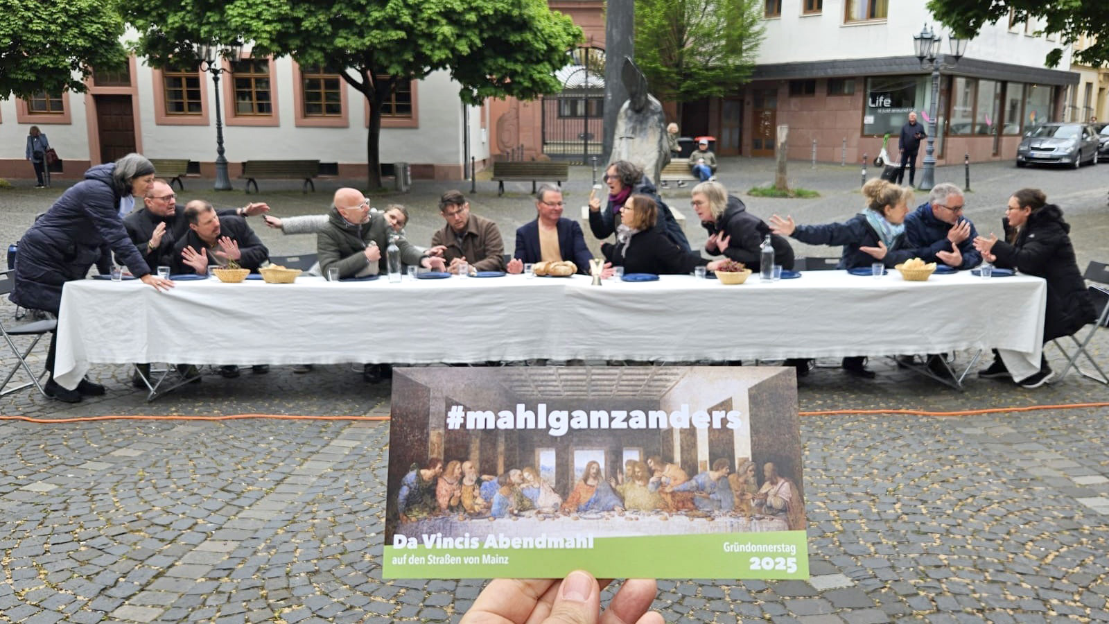 Abendmahl-Performance in Fulda am Gründonnerstag