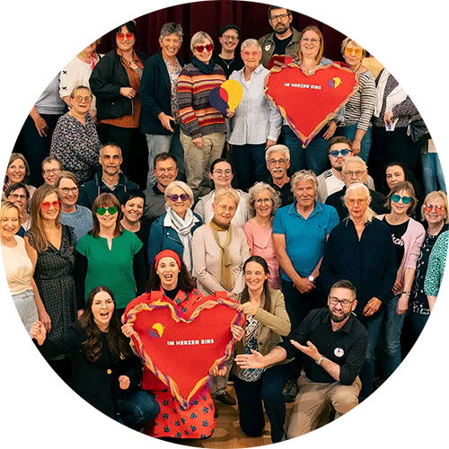 Das Foto zeigt Engagierte, die ehrenamtlich das Hessentagsprogramm der Kirchen mitgestalten Das Foto zeigt Engagierte, die ehrenamtlich das Hessentagsprogramm der Kirchen mitgestalten