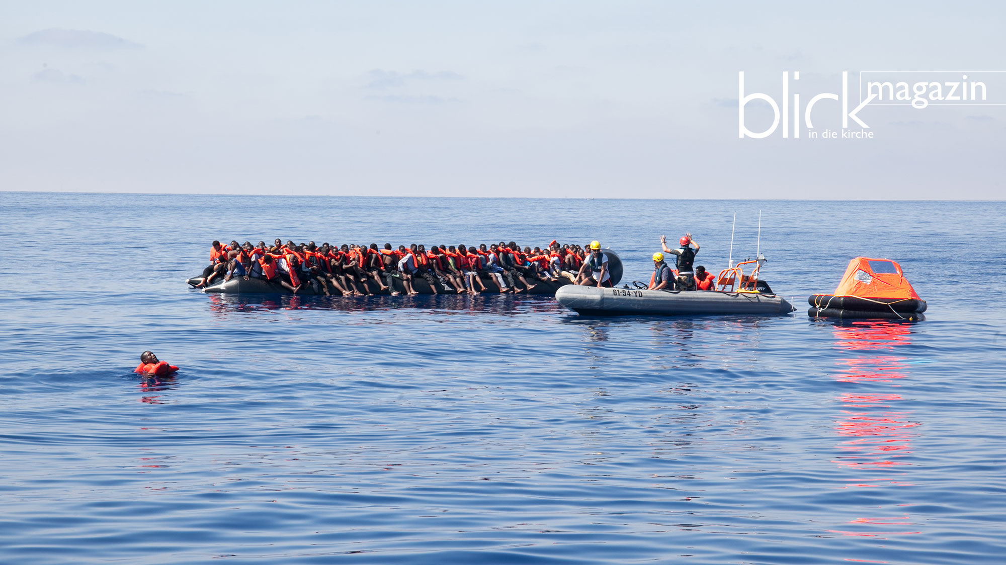 Unser Foto zeigt eines der überfüllten Boote im Mittelmeer. Unser Foto zeigt eines der überfüllten Boote im Mittelmeer.