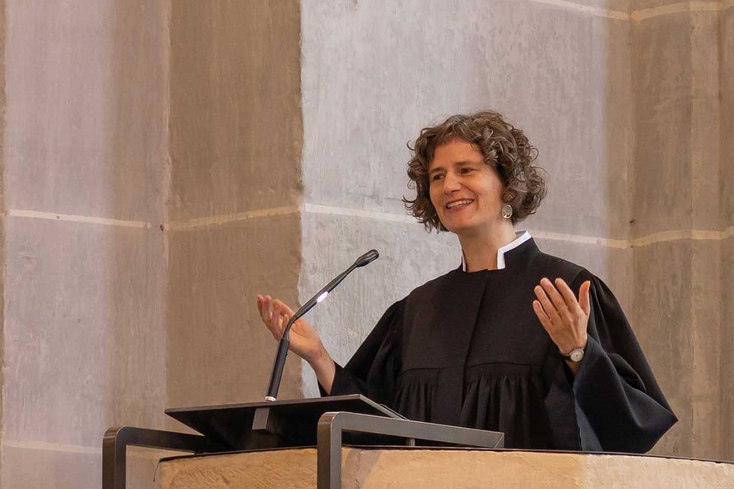 Dekanin Anja Fülling während der Festpredigt.