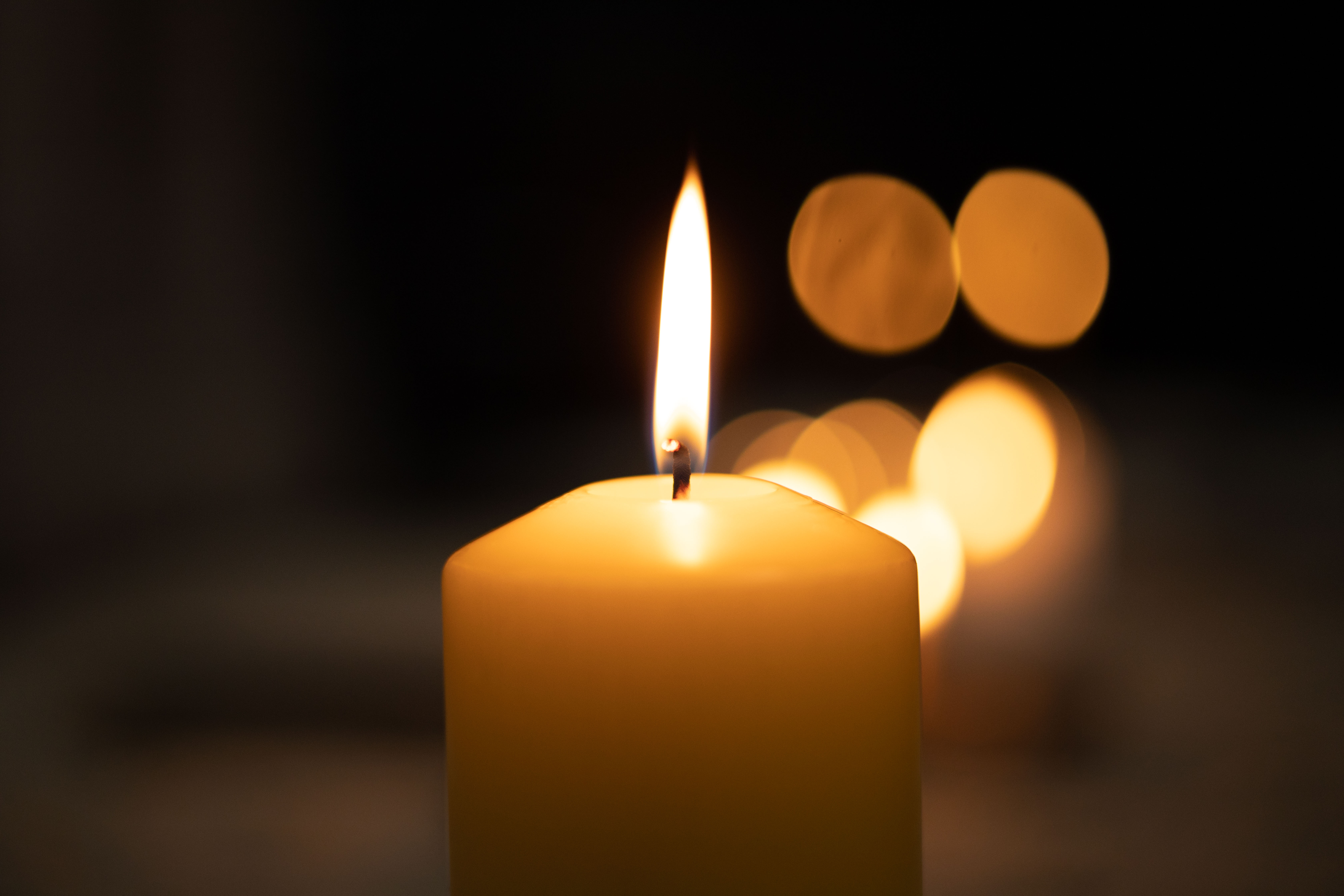 Elisabethkirche Marburg - Kerzen im Kirchraum.