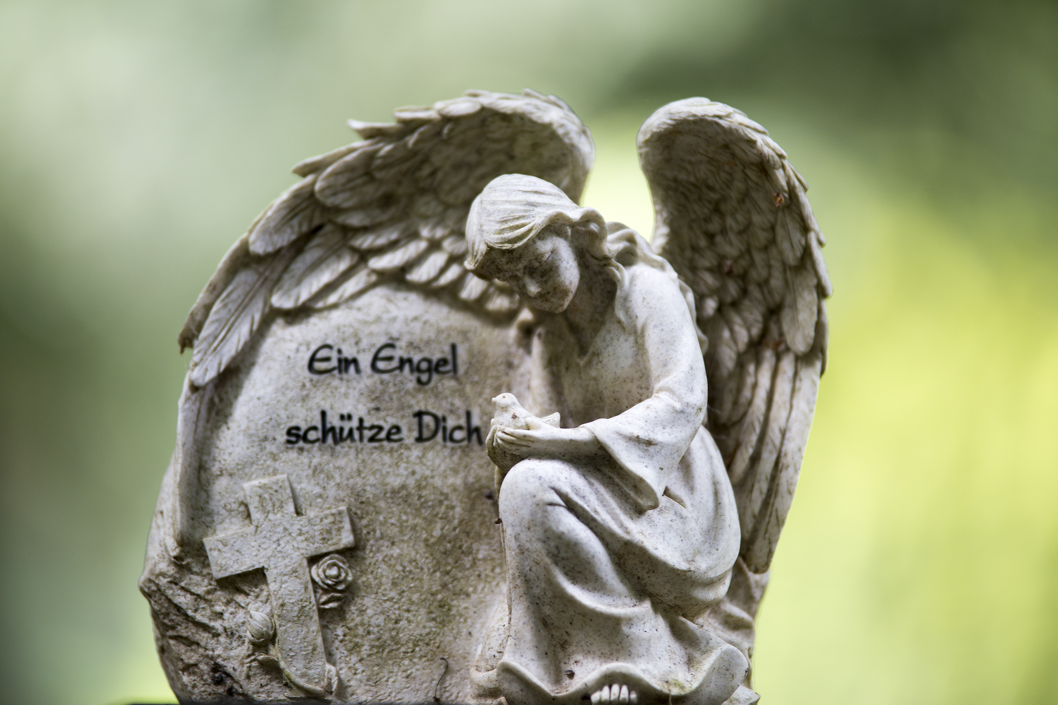 Engelsdarstellung auf dem Hauptfriedhof in Kassels.